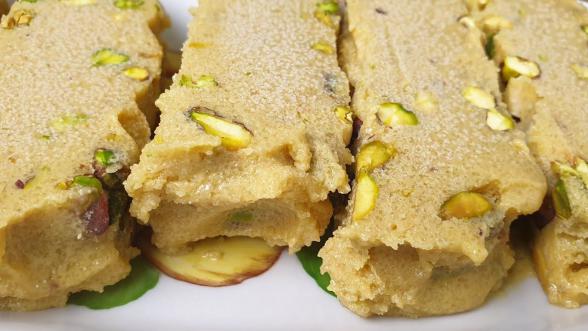 بررسی ویتامین های موجود در حلوا ارده زعفرانی