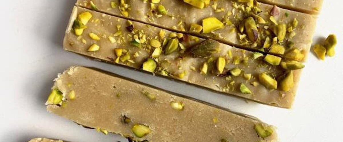 حلوا ارده رژیمی پسته ای یک شیرینی خاص و لذت‌بخش